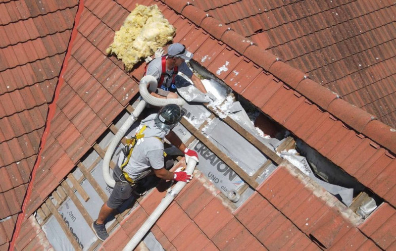 Fújható üveggyapot födémek és tetők utólagos hőszigeteléséhez